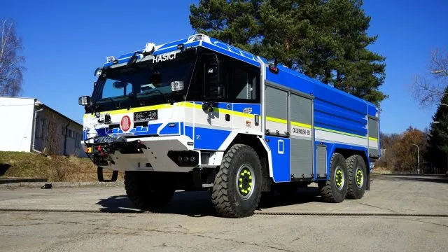 Nová hasičská stříkačka od Tatry zaujme unikátní barvou. Nepřipomíná oheň, ale naopak vodu