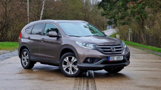 Ojetá Honda CR-V je velmi spolehlivé SUV s obřím kufrem. Pro české rodiny má i další lákadla