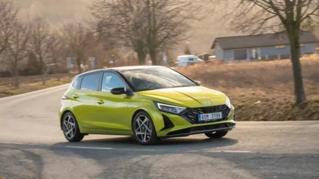 Porovnání Hyundai i20 a Škody Fabia: Korejský model není vždy levnější a v základu strádá výbavou