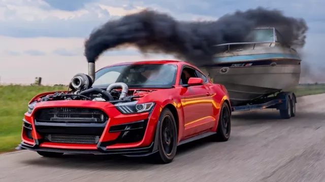 Američané představili Ford Mustang s naftovým motorem. Díky mamutí síle utáhne i loď