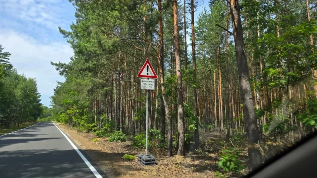 Překvapila nás neznámá dopravní značka. Uprostřed ničeho omezila rychlost ze 100 na 30 km/h