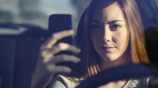 Největší mor pro teenagery za volantem je mobil