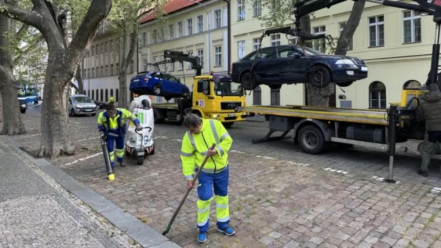 Motoristé ignorují blokové čištění ulic. Pak se diví, kde mají auto a proč platí pokutu