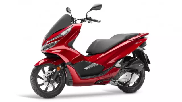 Skútr Honda PCX125 dostal pro rok 2018 nový vzhled