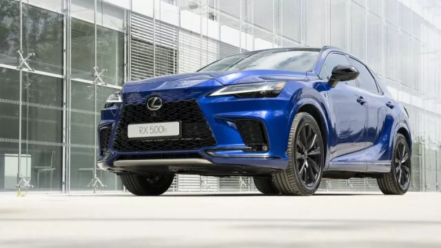 Nová generace luxusního SUV Lexus RX už je v Česku. Nabídne klasický hybrid i plug-in hybrid