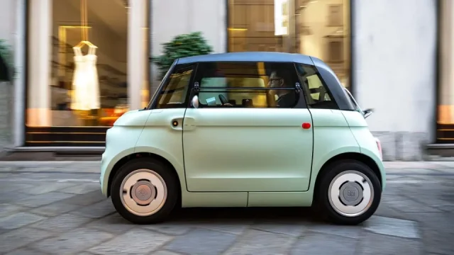 Týden v autech: Elektromobil na 250 tisíc korun i pokuta za špatné použití reflexní vesty