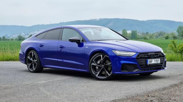 Audi A7 Sportback s benzinovým šestiválcem je balzám na duši bohatého manažera. A jeho rodiny