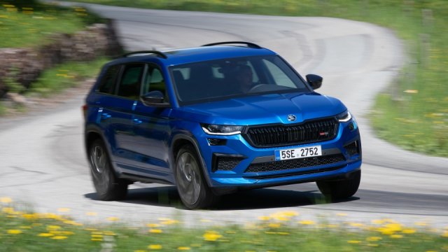 První test nové Škody Kodiaq RS: Díky benzinovému motoru 2.0 TSI je teď méně Kodiaqem a více RS