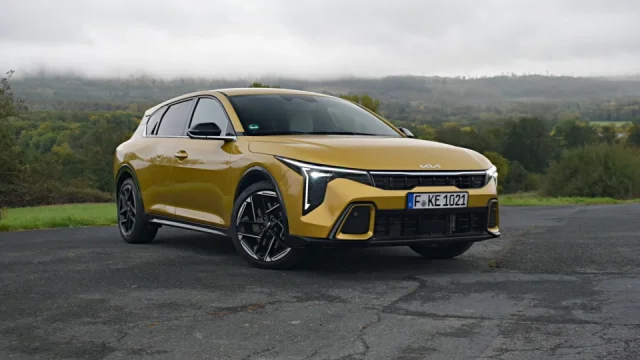 Spalovací Kia K4 míří do Česka. Má dost kvalit k tomu, aby řidiči zapomněli na populární Ceed