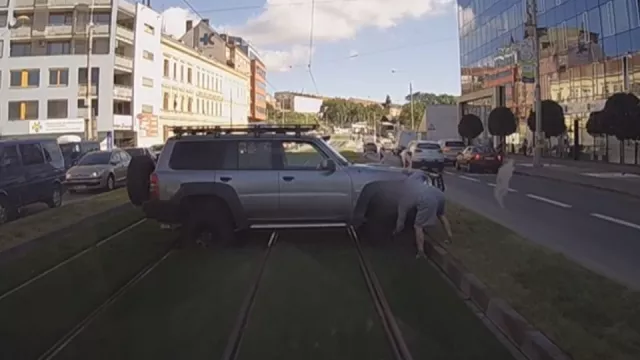 Brněnský offroaďák s Patrolem odešel od soudu bez řidičáku a s pokutou. Ještě se ale odvolal