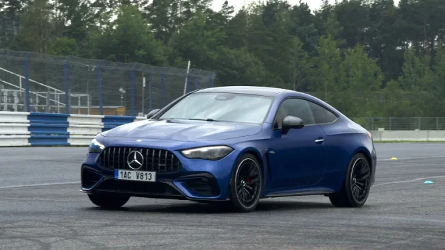 Otestovali jsme Mercedes-AMG CLE 53. I na mokré závodní trati dokázal zázraky