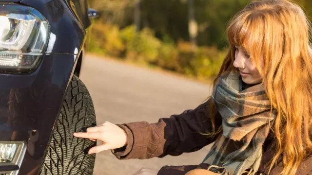 Zkontrolujte pneumatiky u svého vozu, než se vydáte do vánočního provozu