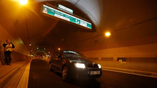 Česká cesta: Tunel Blanka otevřen nebude a sjezd z dálnice se propadá