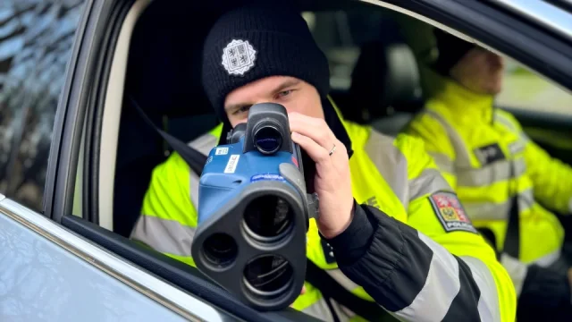 Policie chystá velké manévry s vrtulníkem i drony. Víme, na které řidiče se zaměří