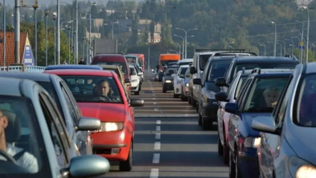 Data ukázala deset nejucpanějších českých měst. Praha překvapivě není nejhorší