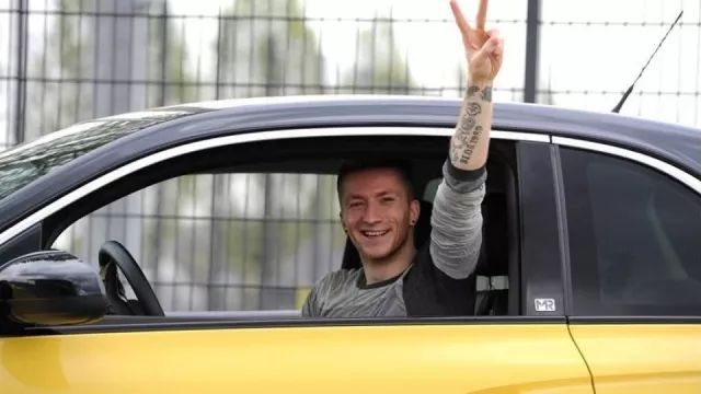 Fotbalista řídil bez řidičáku, dostal pokutu 15 milionů