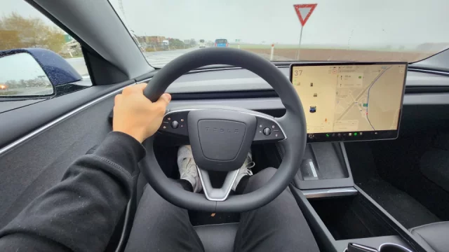 Tesla představila službu pro introverty. V Česku funguje také, ale pouze na jednom místě