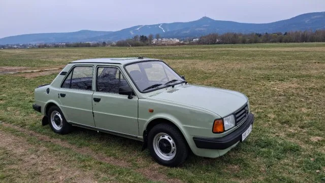 Dříve za láhev rumu, dnes výrazně dráž. Odvážlivci chtějí za starou škodovku až půl milionu