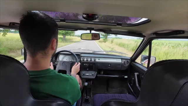 Tohle je poslední opravdové české sportovní auto. Řídili jsme legendární Škodu 135 Rapid