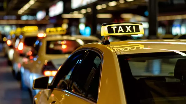 Smutný rekord. Pražský taxikář chtěl 12 tisíc za 14 kilometrů