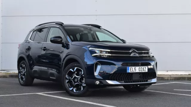 Test omlazeného Citroënu C5 Aircross Hybrid: Designově se povedl, ale jízda není žádná hitparáda