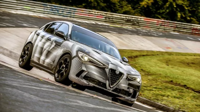 Nejrychlejším SUV je Alfa Romeo Stelvio. Nedivíme se!