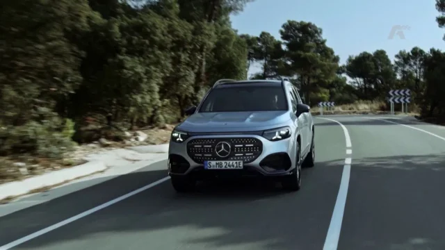 Auto News: BMW i3, Mercedes-Benz GLB EQ a Toyota Urban Cruiser