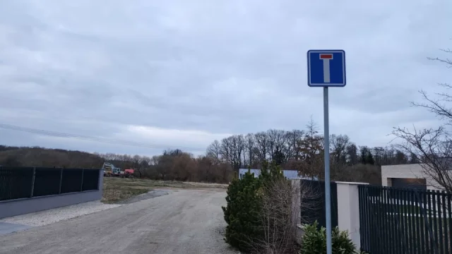 Slepá ulice jako past na řidiče. Za otočení na jejím konci hrozí vysoké pokuty i soud