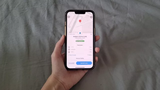 Aplikace Waze přináší usnadnění pro majitele elektromobilů. Nově dokáže plánovat dobíjení