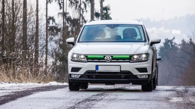 Na autech přibude další brzdové světlo. První země tím chce bojovat s častým problémem