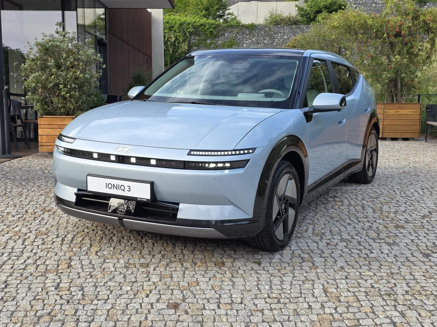 1810b17ec27dbc7f9a356e66f3ed82de.hyundai-ioniq-3-jsme-si-mohli-prohlednout-na-prezentaci-v-prazske-botanicke-zahrade-slo-ale-o.20260609102422.webp