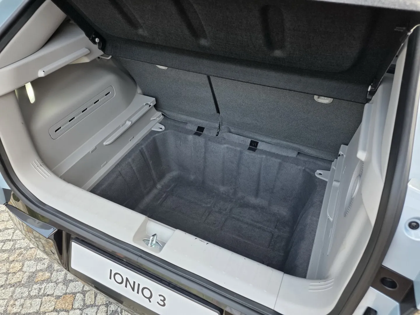 924eb49f691026634e7aeeabf117b698.hyundai-ioniq-3-jsme-si-mohli-prohlednout-na-prezentaci-v-prazske-botanicke-zahrade-slo-ale-o.20260609102422.webp