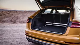 Audi Q8 interiér