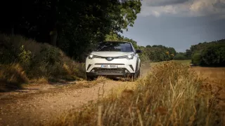 Toyota C-HR Hybrid 3 42