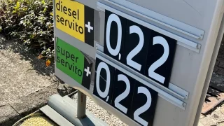 Zlomyslný trest pro každého, kdo si bude v Itálii tankovat sám. Ale pořád lepší než platit servito