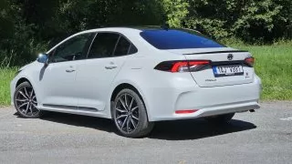 Toyota Corolla sedan 1.8 Hybrid GR Sport