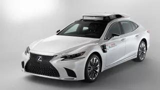 Autonomní vůz TRI-P4 Lexus