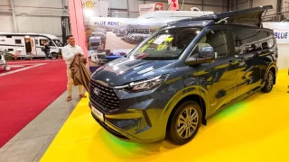 Tady by člověk záchod ani sprchu nečekal. Westfalia představila kompletní obytňák v kapesním balení