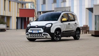 Stojí méně než 400 tisíc, ale Češi ho přehlížejí. Nenápadný Fiat Pandina má i rozumnou výbavu