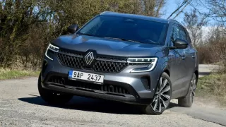 Austral od Renaultu přijíždí s full hybridní jednotkou. V základu za něj zaplatíte kolem 900 tisíc korun