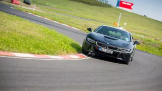 Provětrali jsme hybridní BMW i8 v edici Protonic F