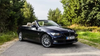 Kabrio BMW 330i E93 je řidičskou radostí, z níž se kvůli choulostivému motoru může stát drahý špás