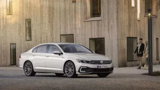 Volkswagen Passat GTE a GTE Variant 2019 1