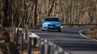 BMW 330i s dvoulitrovým čtyřválcem 5