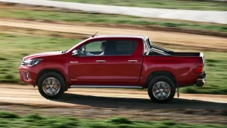 Toyota Hilux 2016 - Obrázek 2