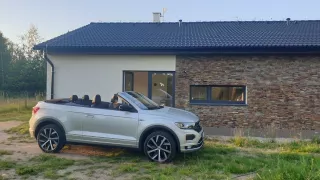 Volkswagen T-ROC Cabriolet lze používat i jako jediné auto do rodiny. Není to ideál, ale ani tortura