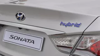 Hyundai Sonata Hybrid 2