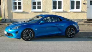 Nokian Powerproof 1 jsou výborné letní pneumatiky i pro sportovní auta, jako Alpine A110 GT