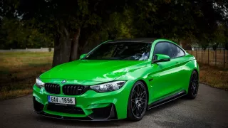 Plus milión, a z BMW M4 je plakátová kára srovnate