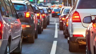 Řidiči budou smět vyjet jen obden. V Evropě se chystá drastické opatření kvůli drahým palivům
